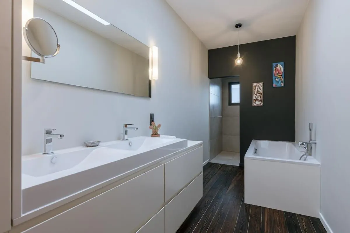 Huswell - Charming Urban Retreat, 15 Minutes From Station Villa Antwerp 0*,